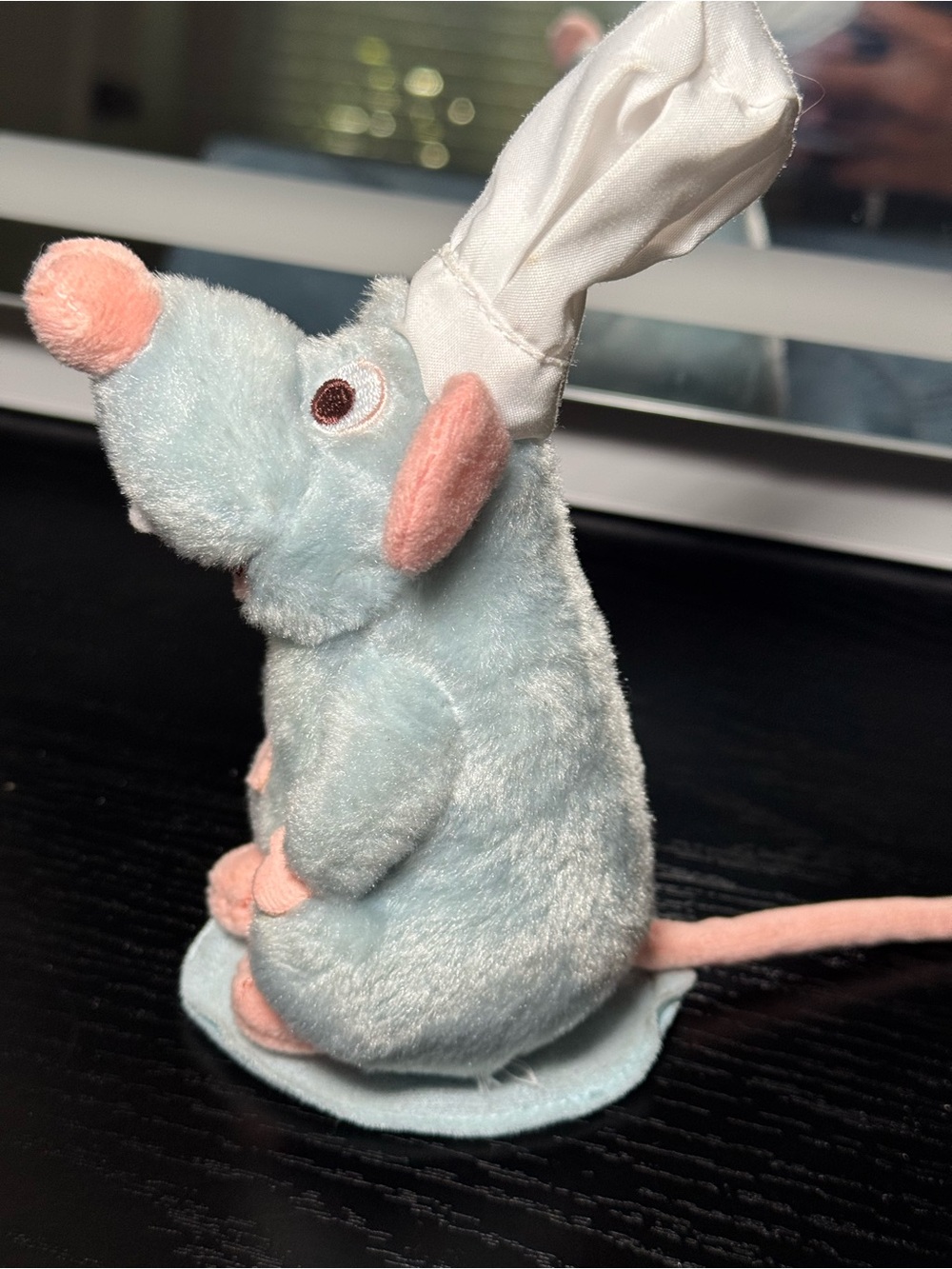 Disney Magnetic Shoulder Plush - Chef Remy - Ratatouille - Picture 2 of 3